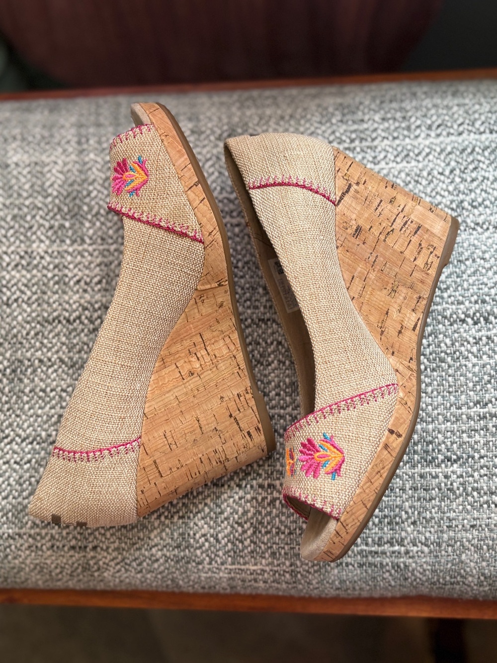 Toms Beige Cork Wedge Sandals with Pink & Multicolor Embroidery SZ8